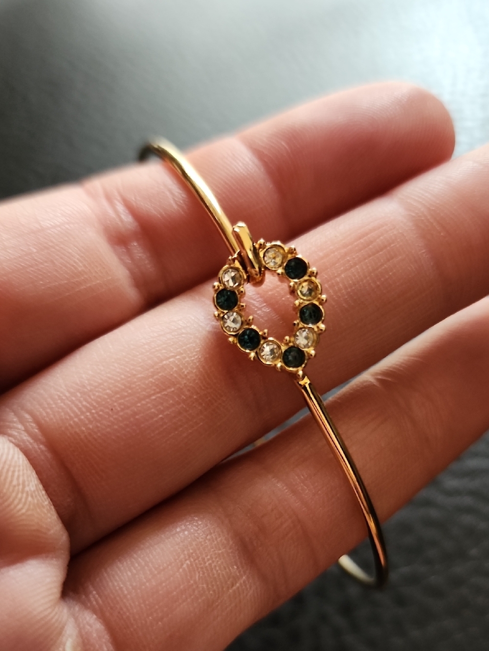VTG Avon Elegant Gold Tone Women's Bangle Bracelet with Crystal Accent
